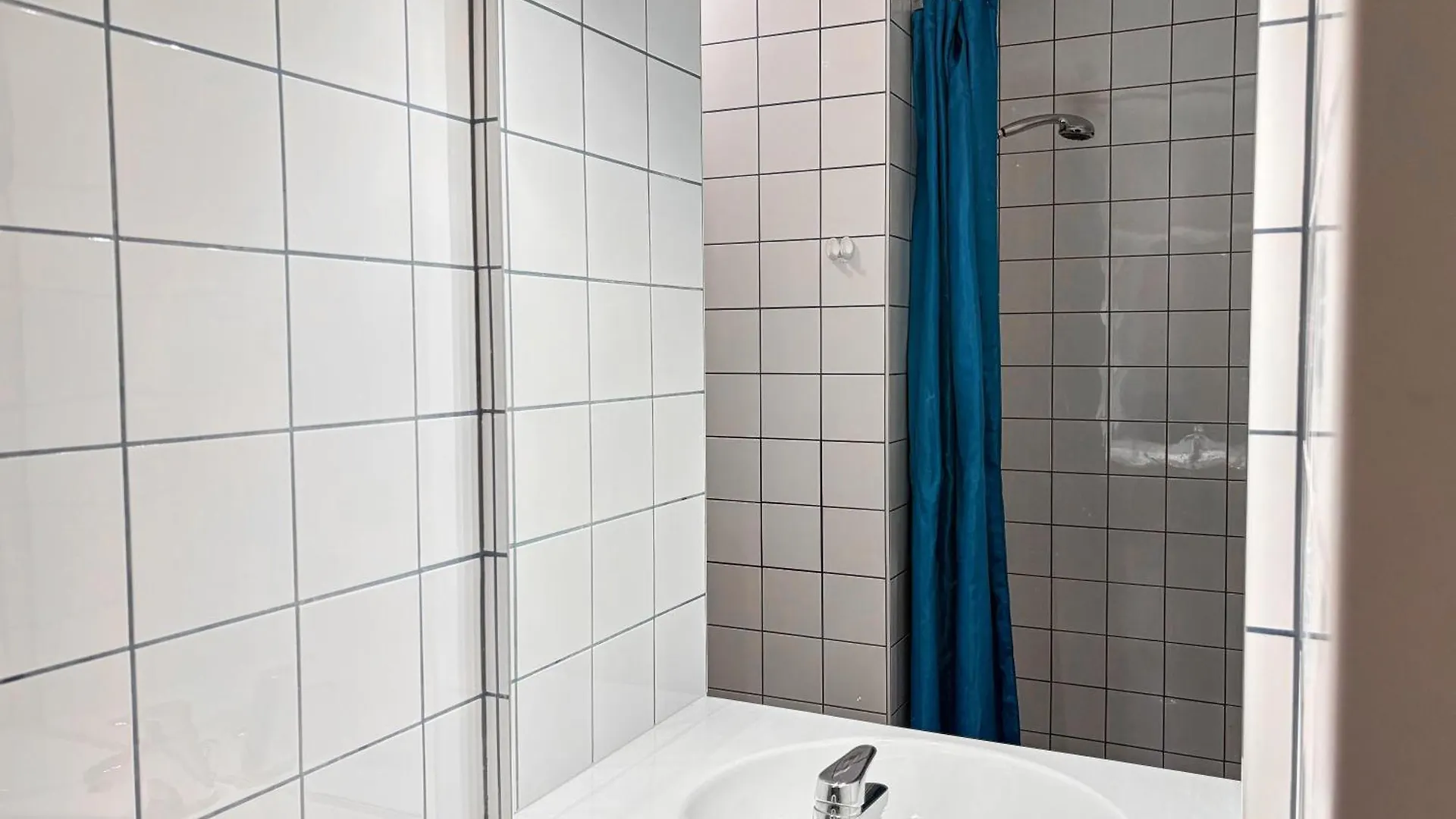 5 Minutes To Lugner City I Close To Metro And Stadthalle Viena Austria